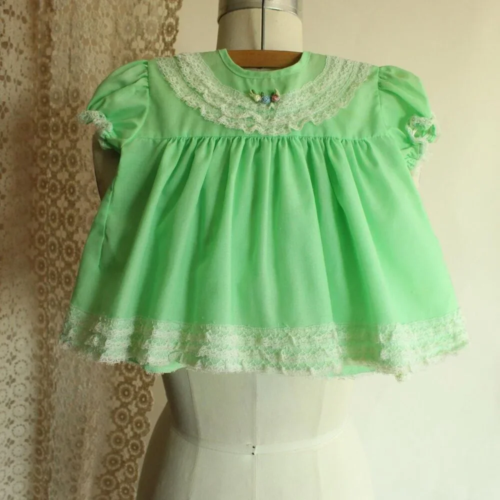 Vintage Baby Dress, Green with Lace Trim Little Girls Frilly Frock - Picture 2 of 10